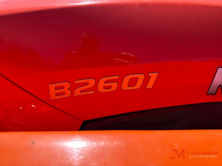 kubota-b2601-utility-tractor-image-11