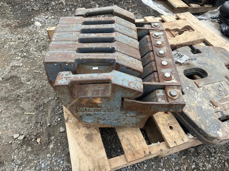 kubota-suitcase-weights-&-bracket-image-1