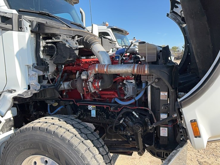 2017-kenworth-t880-image-18