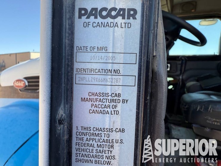 2006-peterbilt-335-image-19