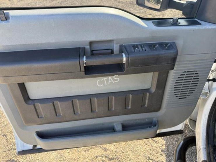 2011-ford-f550-image-27