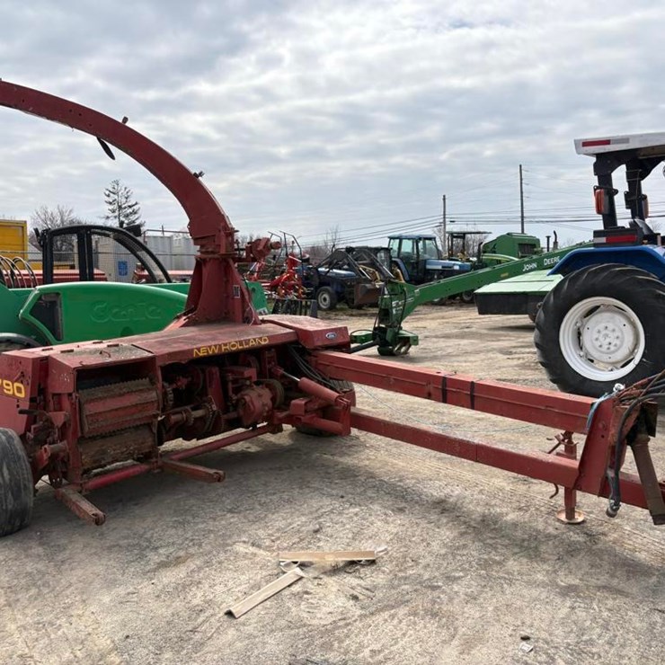 NEW HOLLAND 790