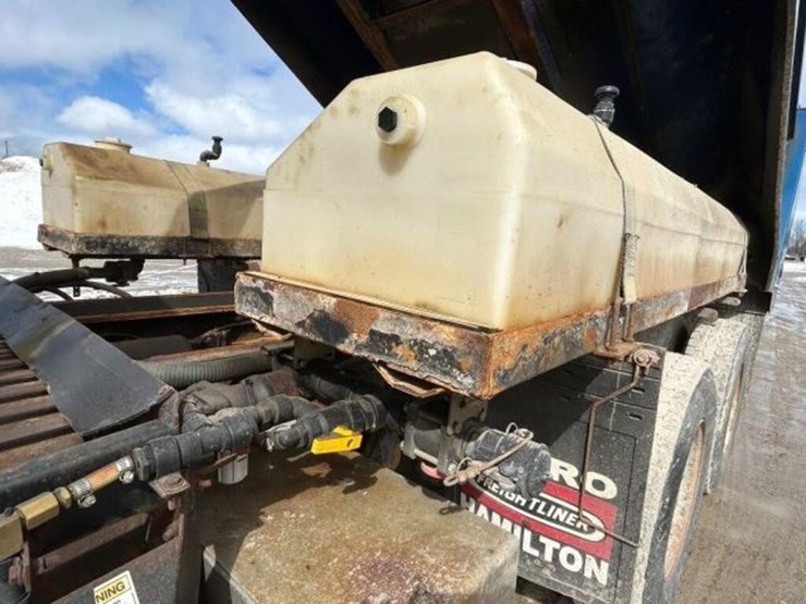 2013-freightliner-108sd-image-50