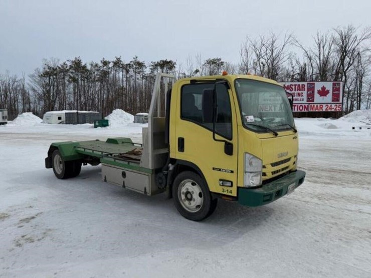 2022-isuzu-nrr-image-2