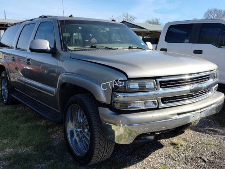 2003-chevrolet-suburban-image-14