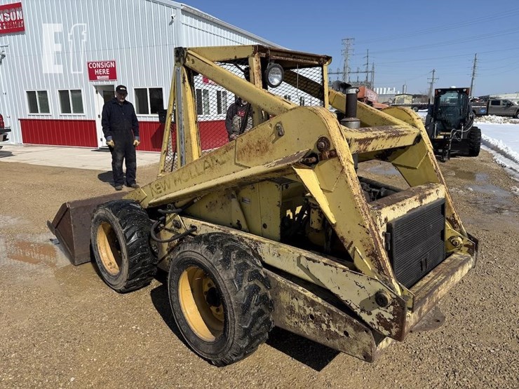 new-holland-l775-image-4