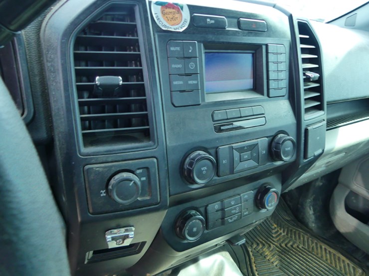 2017-ford-f150-xl-image-12