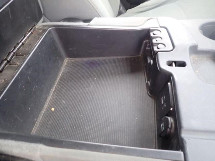 2015-dodge-1500-image-36