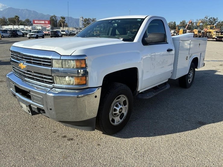 2015-chevrolet-silverado-2500hd-image-1