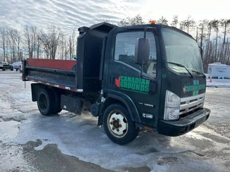 2015-isuzu-nrr-image-3