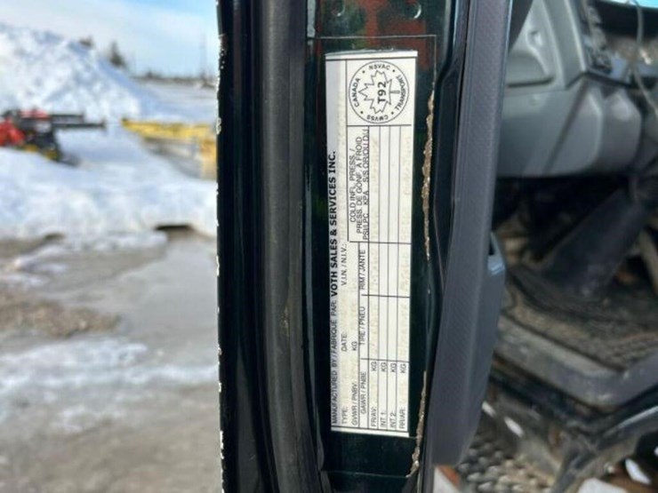 2015-isuzu-nrr-image-10