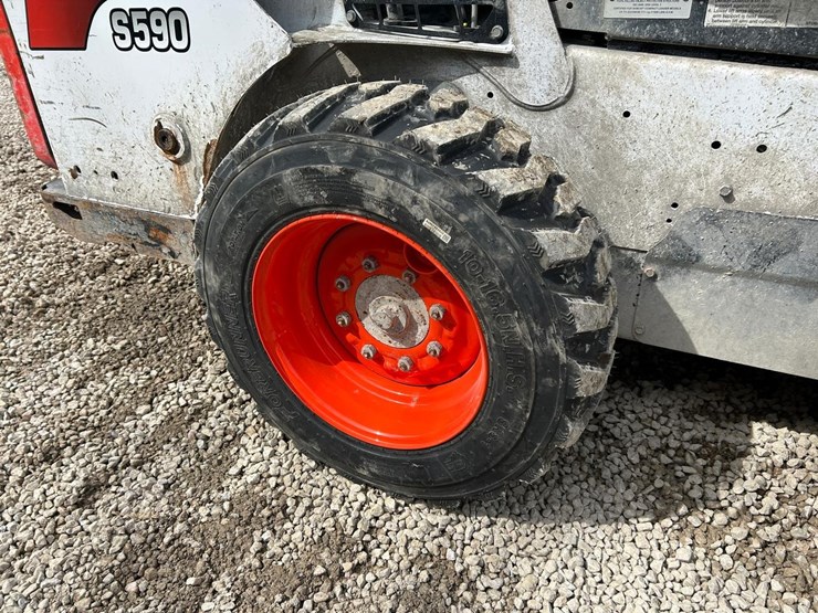 2020-bobcat-s590-image-13