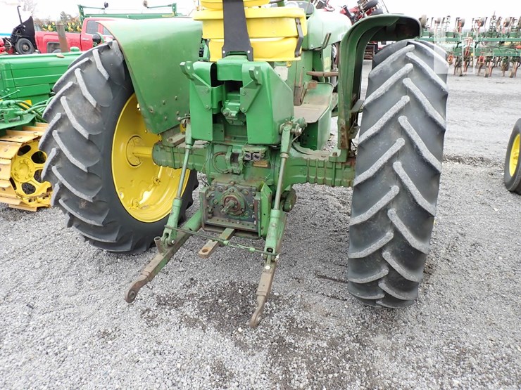john-deere-3010-image-8