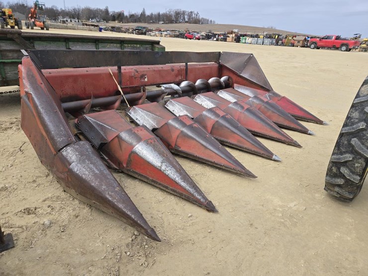 #425-•-case-1063-6-row-cornhead-image-8