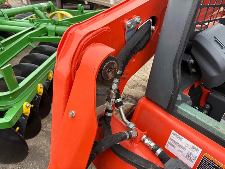 2023-kubota-ssv65-image-8