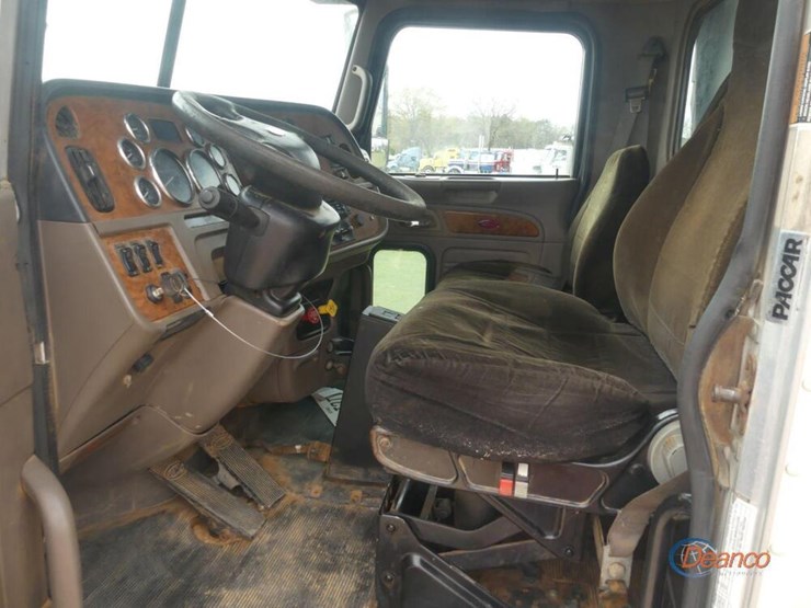 2009-peterbilt-388-image-15