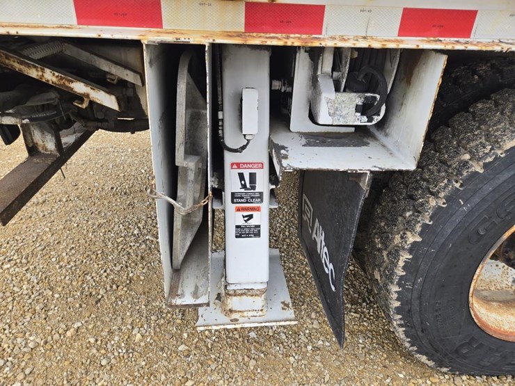 #7926-•-2003-freightliner-fl180-crane-truck-image-14