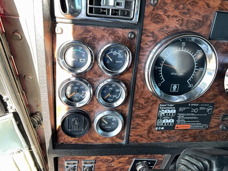 2001-kenworth-t800-image-26