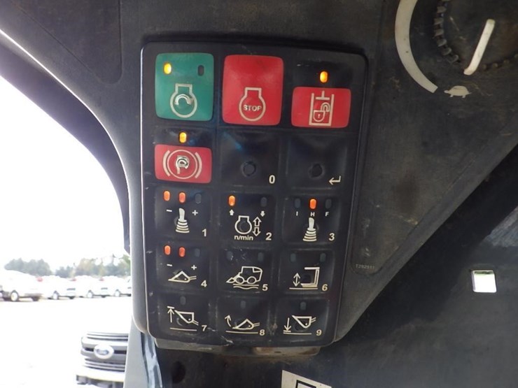 2017-deere-317g-image-27