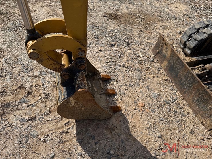 2019-caterpillar-300.9d-image-8