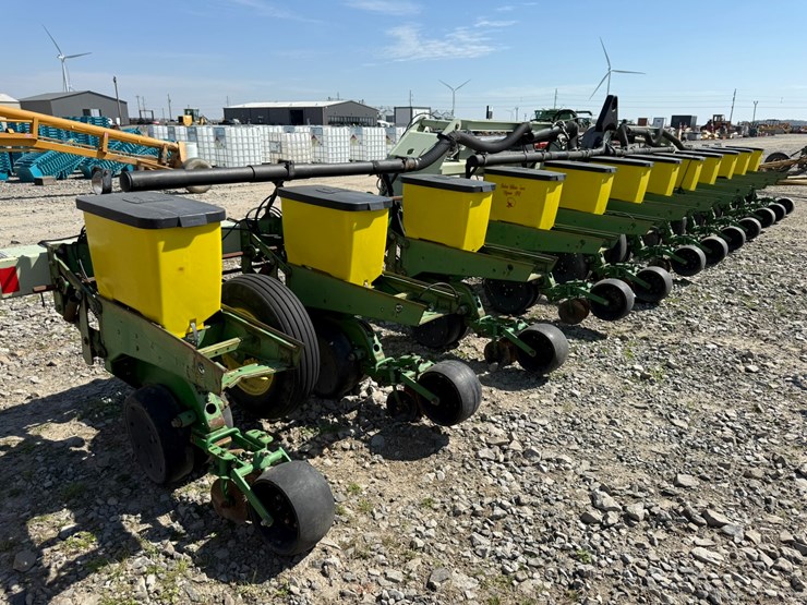 john-deere-12-image-3