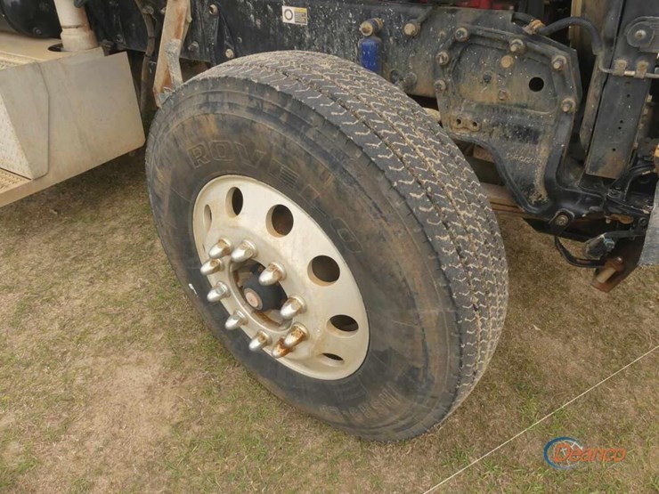 2009-peterbilt-388-image-13