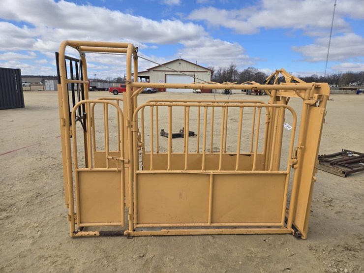 #188-•-like-new-foremost-head-chute-and-palpation-cage-image-8