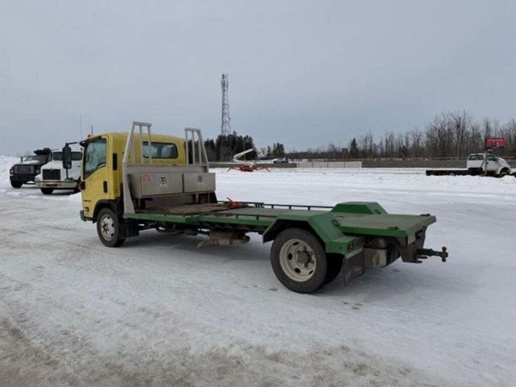 2022-isuzu-nrr-image-5