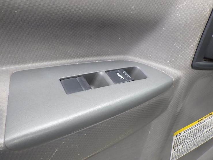 2010-isuzu-npr-image-20