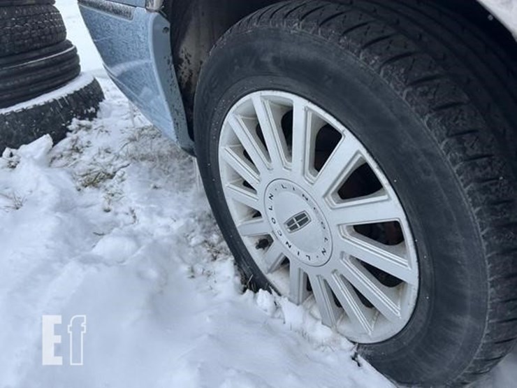 2005-lincoln-towncar-image-26