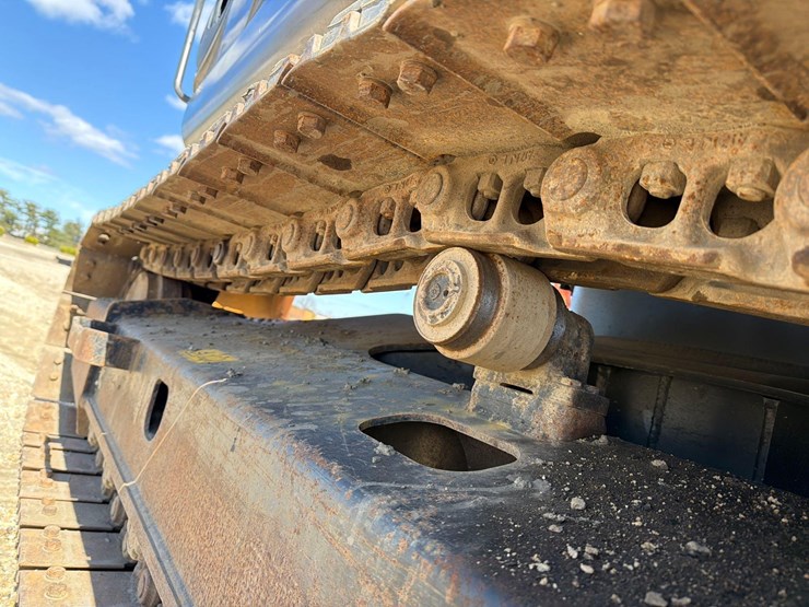 2020-hitachi-zx135us-6-image-23