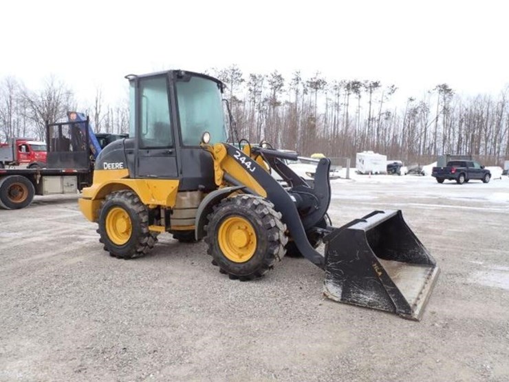 deere-244j-image-3
