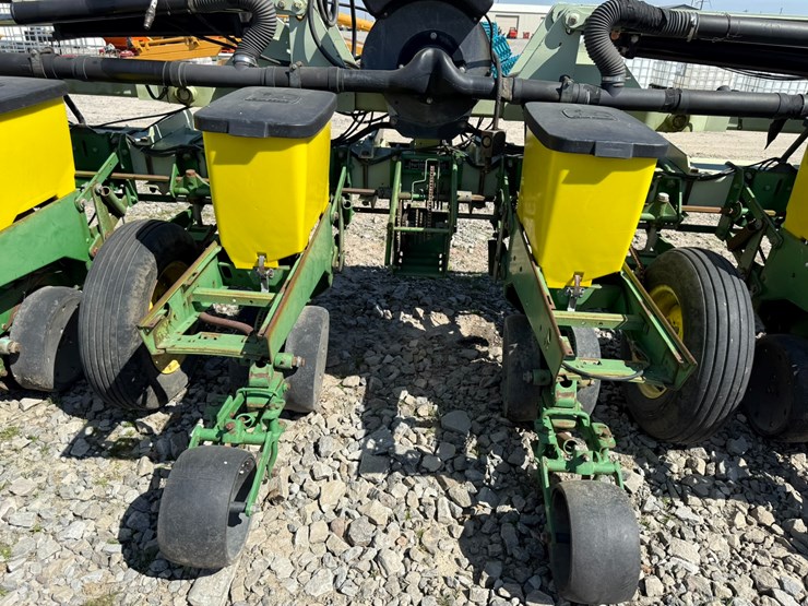 john-deere-12-image-13