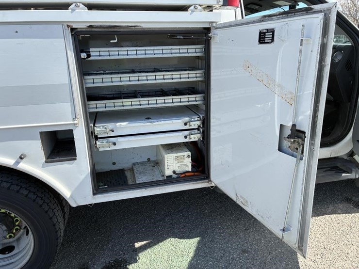 2015-ford-f550-xlt-image-10