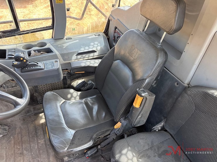 caterpillar-745-image-19