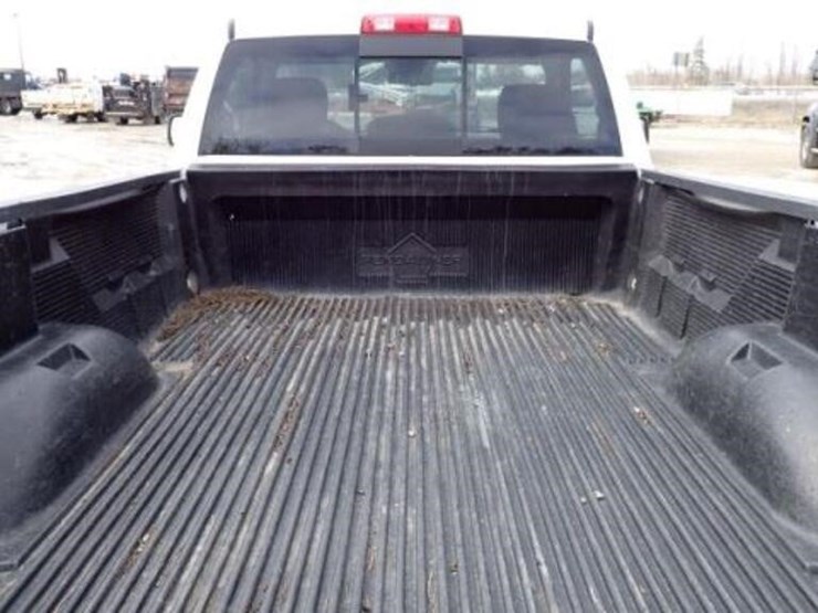 2013-ram-1500-slt-image-23