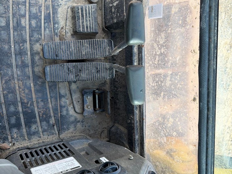 yanmar-vio80-1a-image-16