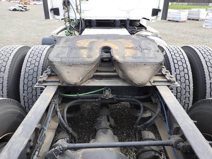 2016-freightliner-cascadia-125-image-10