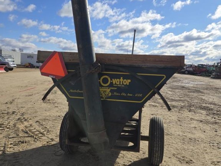 #152-•-grain-o-vator-#10-auger-wagon-image-7