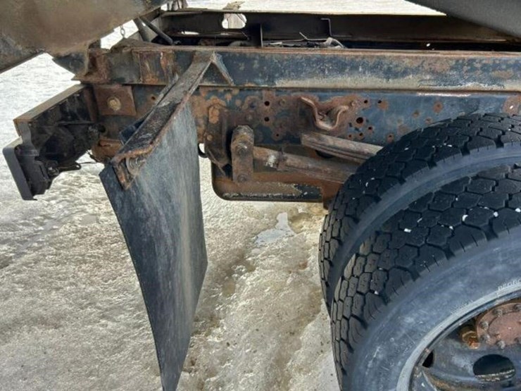 2015-isuzu-nrr-image-42