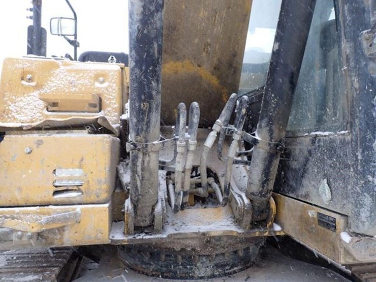 2017-caterpillar-320fl-image-51