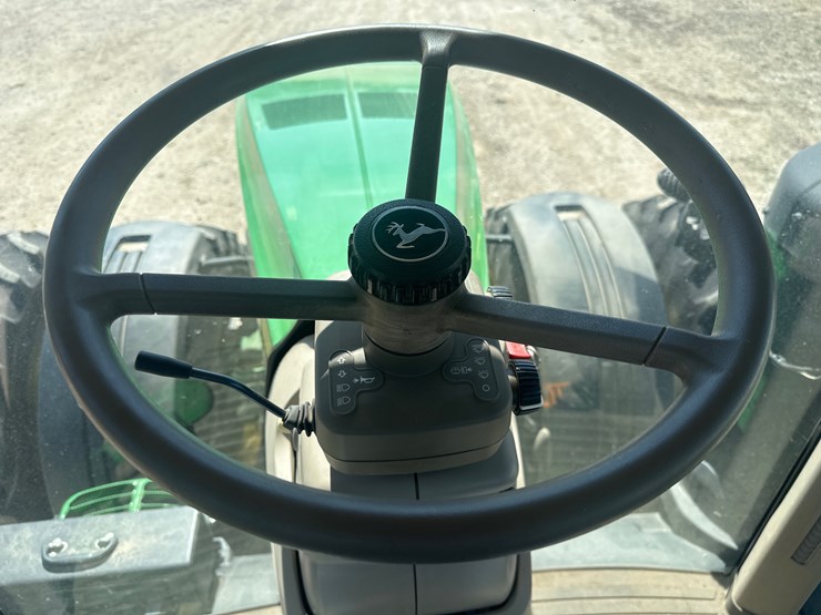 2016-john-deere-8320r-image-11