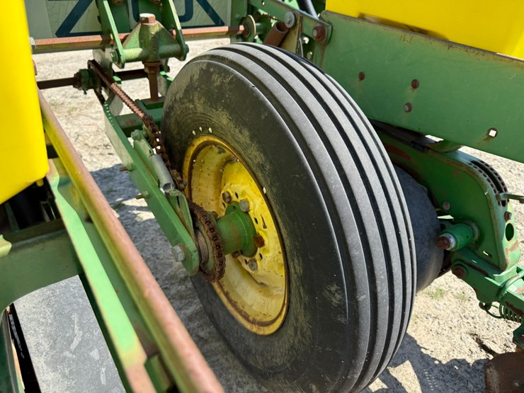 john-deere-12-image-7