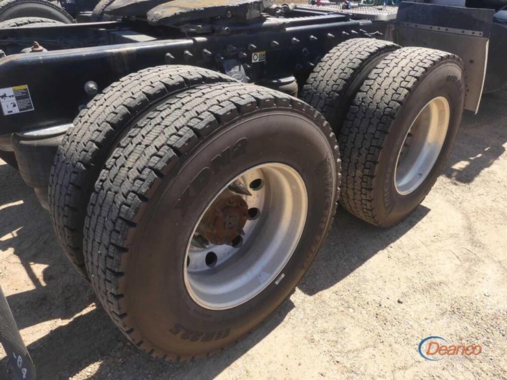 2017-peterbilt-567-image-7