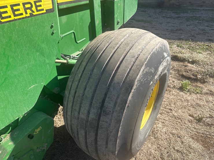 2010-john-deere-568-image-7