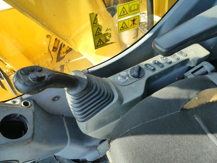 komatsu-pc138us-image-12