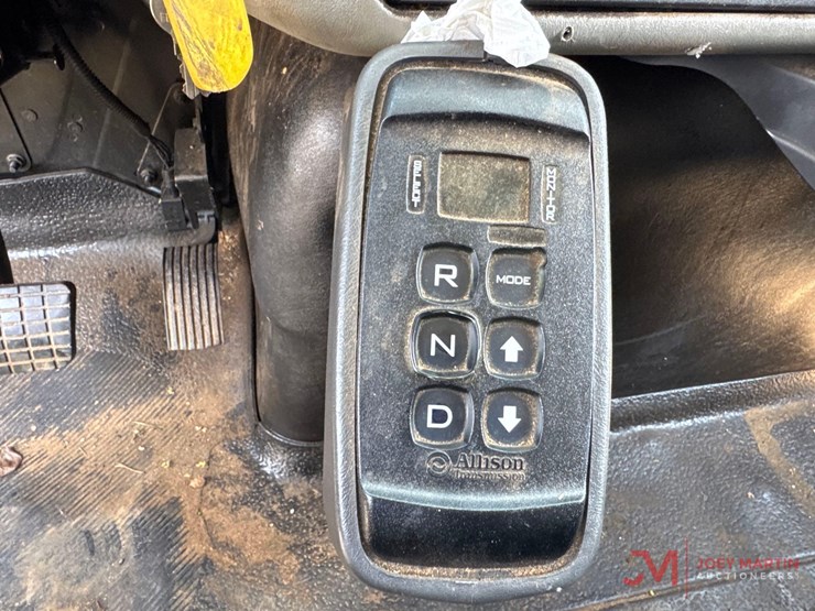 2011-international-7400-image-36