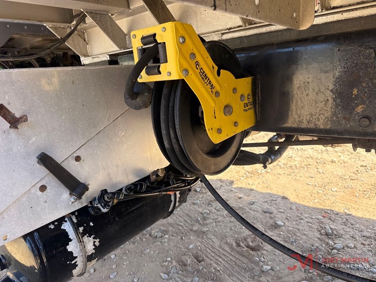 2016-peterbilt-365-image-11