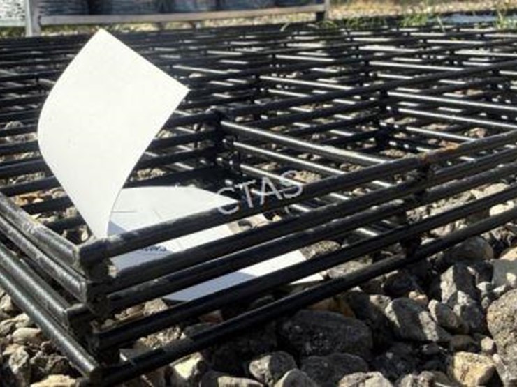 #19-•-(5)-panels-wire-mesh-approx:-3.3'-x-6.6'-image-3