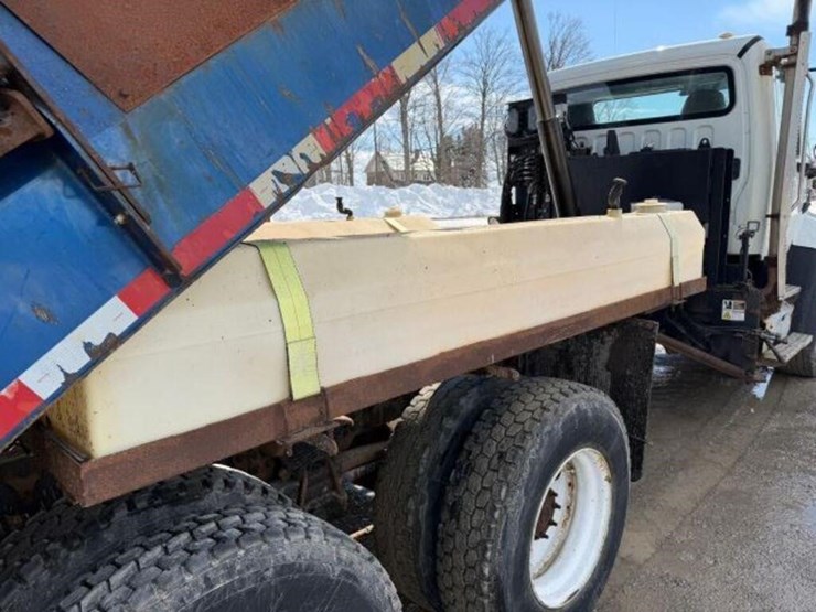 2013-freightliner-108sd-image-40